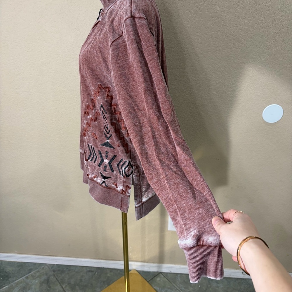 Ariat Women's Sweatshirt Turtleneck Maroon Aztec Native Western Sz M Biker Boho - Picture 4 of 11